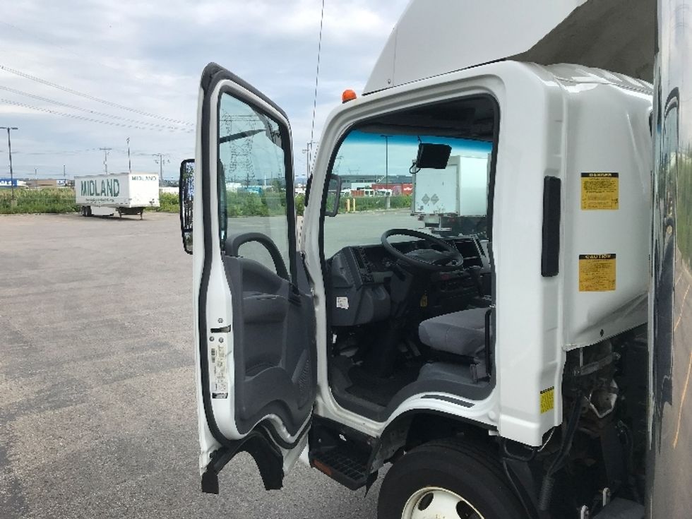 Light Duty Box Truck-Light and Medium Duty Trucks-Isuzu-2021-NPR EFI-Saint Laurent-PQ-161,878\n\t\tkm-$ 47,750 - Image 16