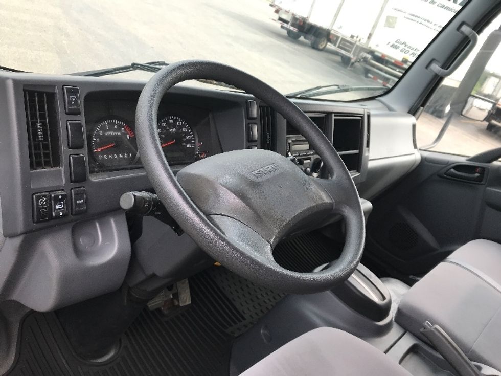 Light Duty Box Truck-Light and Medium Duty Trucks-Isuzu-2021-NPR EFI-Saint Laurent-PQ-161,878\n\t\tkm-$ 47,750 - Image 17