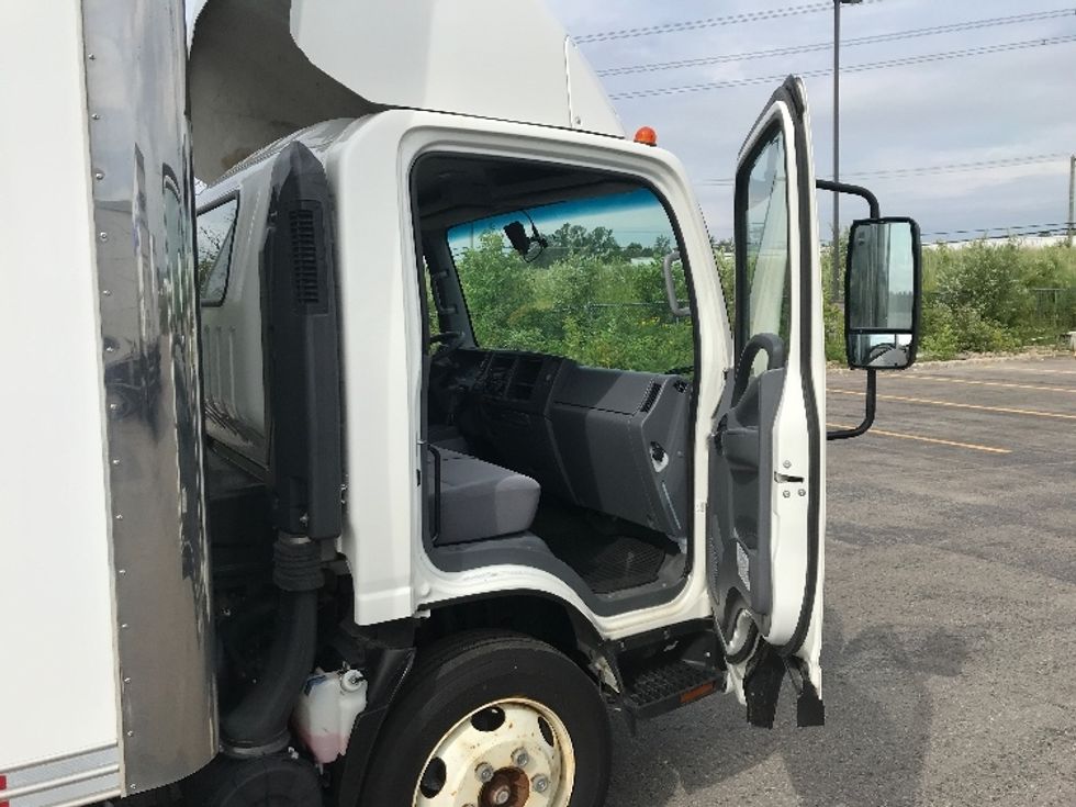 Light Duty Box Truck-Light and Medium Duty Trucks-Isuzu-2021-NPR EFI-Saint Laurent-PQ-161,878\n\t\tkm-$ 47,750 - Image 20