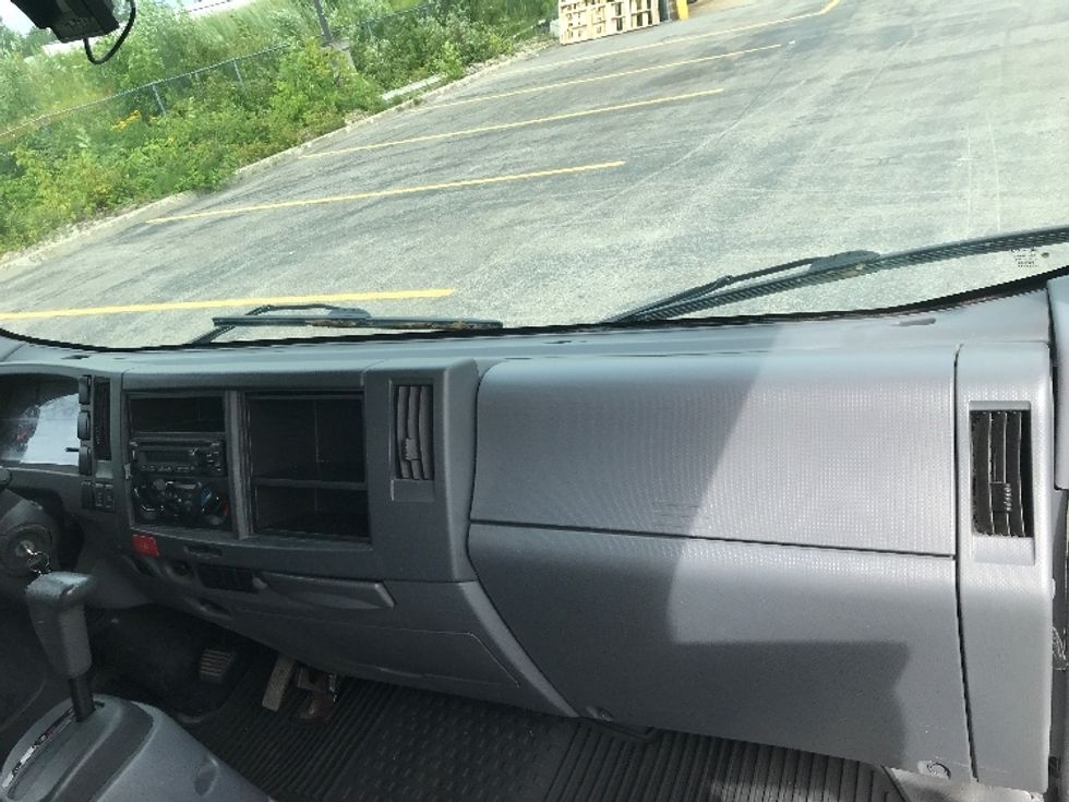 Light Duty Box Truck-Light and Medium Duty Trucks-Isuzu-2021-NPR EFI-Saint Laurent-PQ-161,878\n\t\tkm-$ 47,750 - Image 21