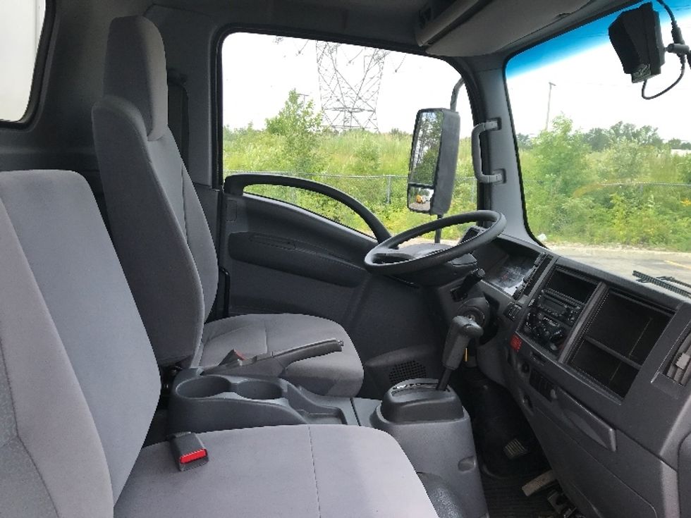 Light Duty Box Truck-Light and Medium Duty Trucks-Isuzu-2021-NPR EFI-Saint Laurent-PQ-161,878\n\t\tkm-$ 47,750 - Image 22