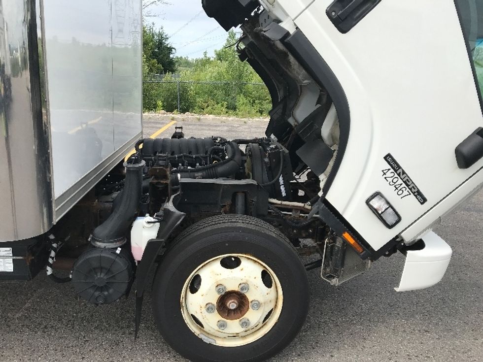 Light Duty Box Truck-Light and Medium Duty Trucks-Isuzu-2021-NPR EFI-Saint Laurent-PQ-161,878\n\t\tkm-$ 47,750 - Image 23