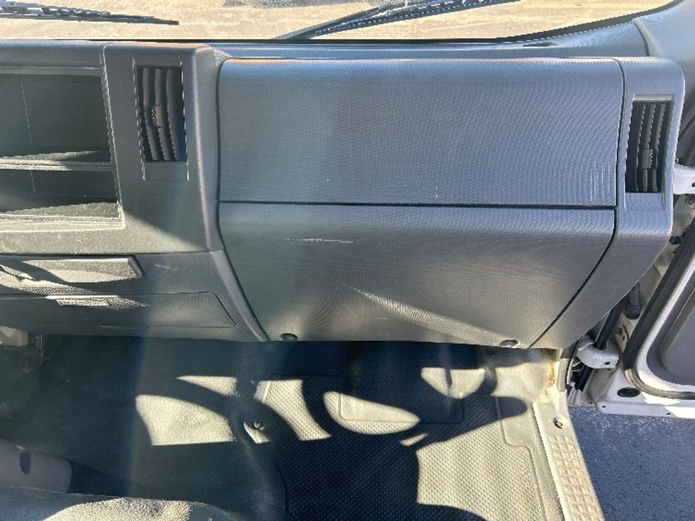 Light Duty Box Truck-Light and Medium Duty Trucks-Isuzu-2021-NPR EFI-Salem-VA-83,226\n\t\tmiles-$ 42,500 - Image 21