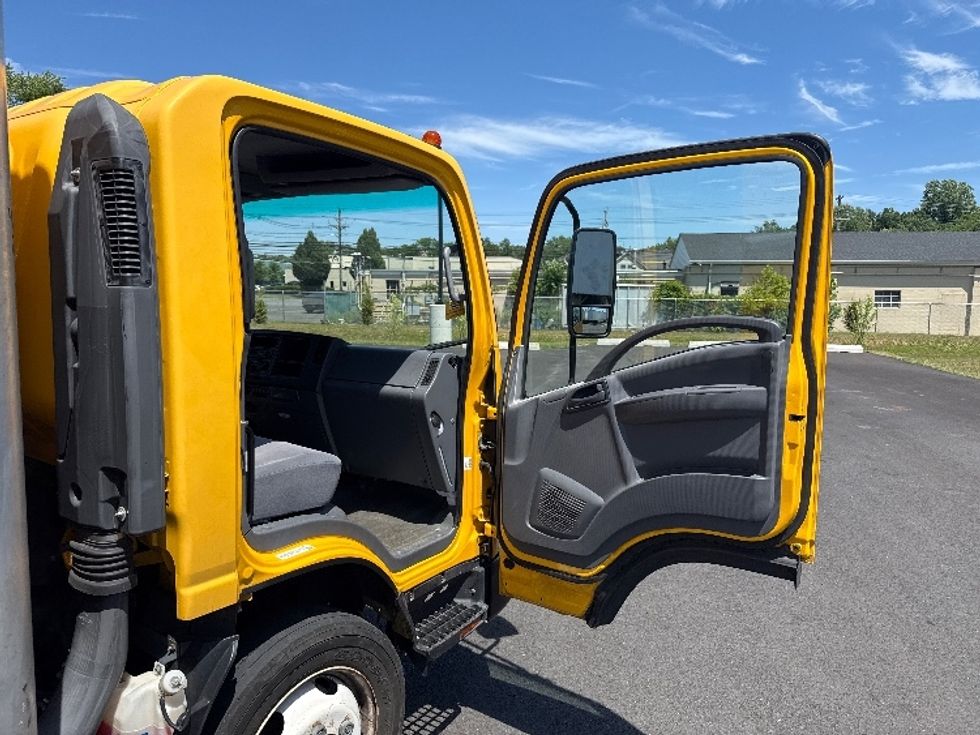 Light Duty Box Truck-Light and Medium Duty Trucks-Isuzu-2021-NPR EFI-South Plainfield-NJ-105,250\n\t\tmiles-$ 37,250 - Image 20
