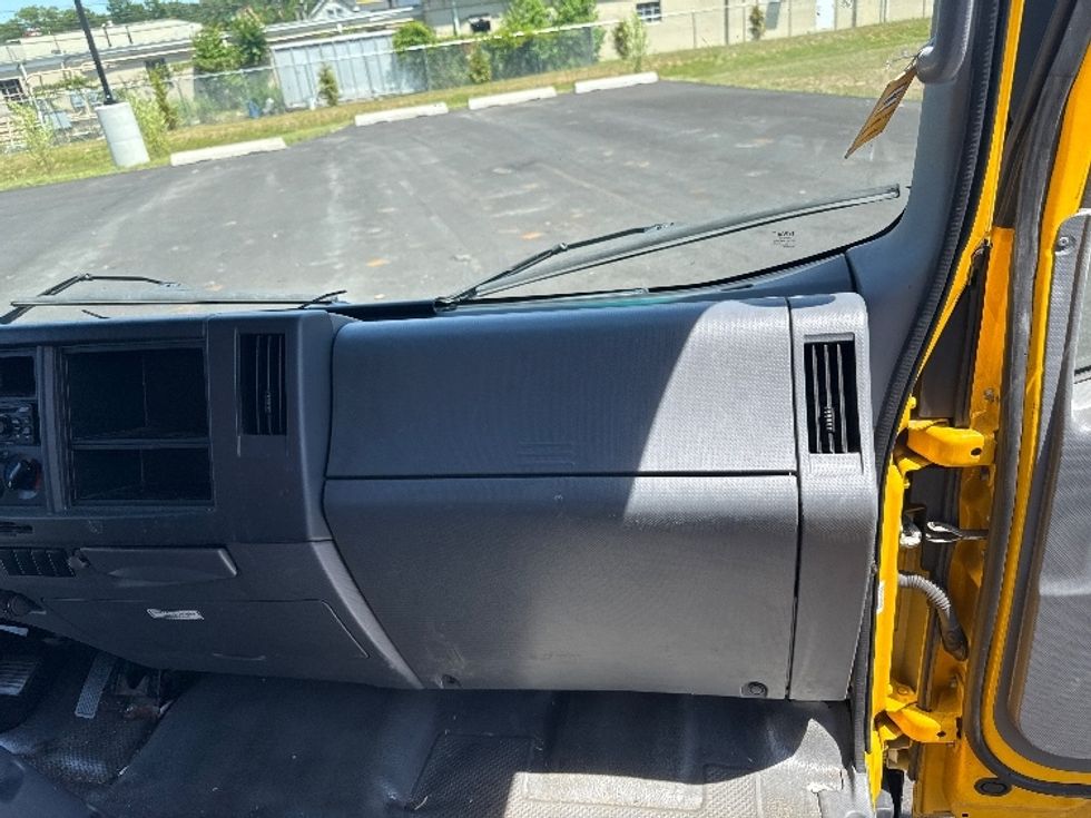 Light Duty Box Truck-Light and Medium Duty Trucks-Isuzu-2021-NPR EFI-South Plainfield-NJ-105,250\n\t\tmiles-$ 37,250 - Image 21