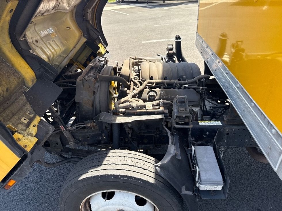Light Duty Box Truck-Light and Medium Duty Trucks-Isuzu-2021-NPR EFI-South Plainfield-NJ-105,250\n\t\tmiles-$ 37,250 - Image 23