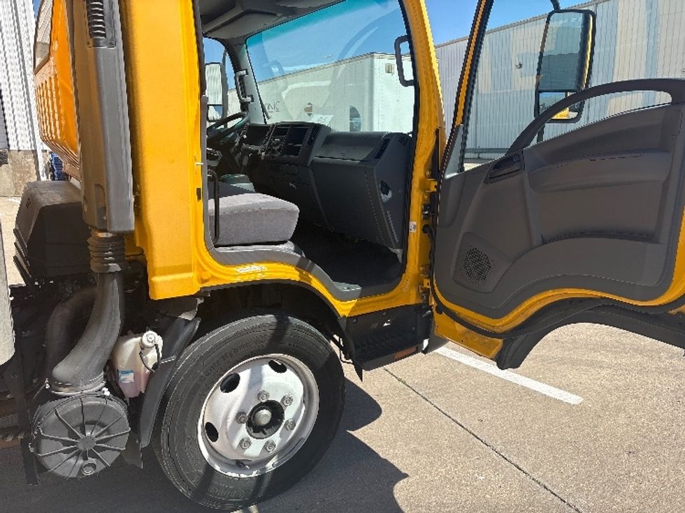 Light Duty Box Truck-Light and Medium Duty Trucks-Isuzu-2021-NPR EFI-Torrance-CA-128,746\n\t\tmiles-$ 35,250 - Image 20
