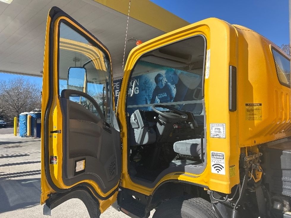 Light Duty Box Truck-Light and Medium Duty Trucks-Isuzu-2021-NPR EFI-Virginia Beach-VA-118,376\n\t\tmiles-$ 35,750 - Image 16