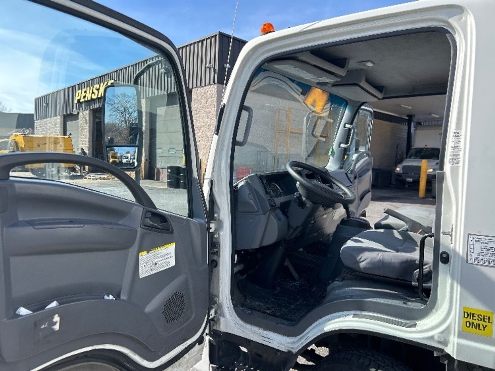 Light Duty Box Truck-Light and Medium Duty Trucks-Isuzu-2021-NPR-Essex-MD-207,764\n\t\tmiles-$ 23,250 - Image 14