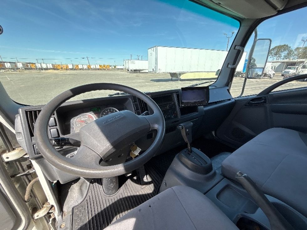 Light Duty Box Truck-Light and Medium Duty Trucks-Isuzu-2021-NPR-Fresno-CA-102,677\n\t\tmiles-$ 48,000 - Image 17