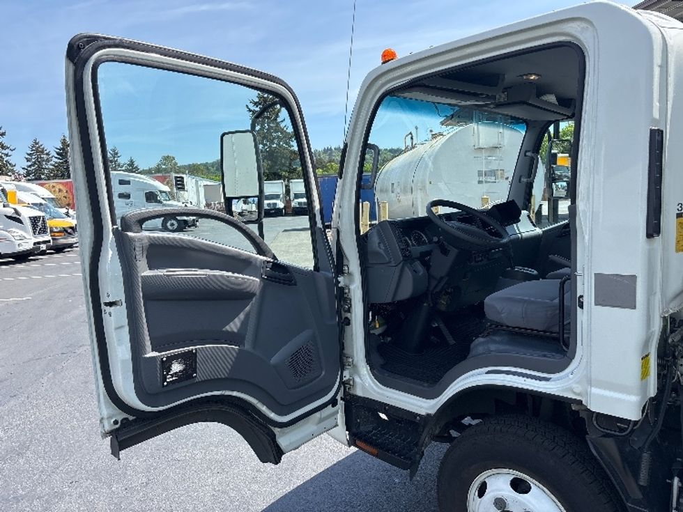Light Duty Box Truck-Light and Medium Duty Trucks-Isuzu-2021-NPR-Kent-WA-37,401\n\t\tmiles-$ 55,500 - Image 16