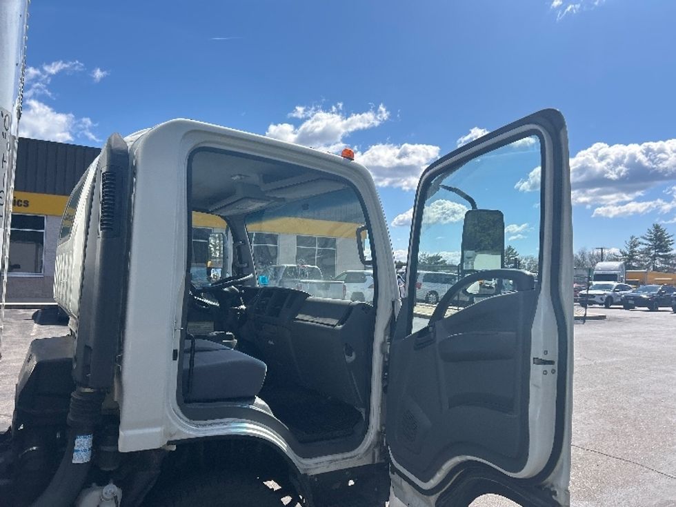 Light Duty Box Truck-Light and Medium Duty Trucks-Isuzu-2021-NPR-Londonderry-NH-200,574\n\t\tmiles-$ 23,250 - Image 19