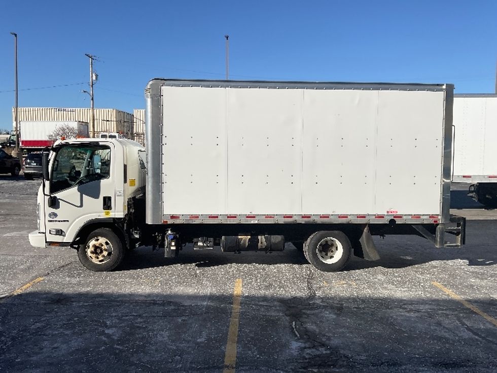 2021 Isuzu NPR photo 3