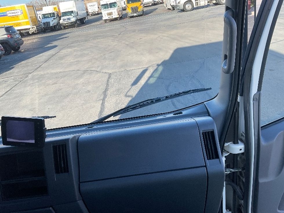 Light Duty Box Truck-Light and Medium Duty Trucks-Isuzu-2021-NPR-Milwaukee-WI-295,300\n\t\tmiles-$ 27,500 - Image 20