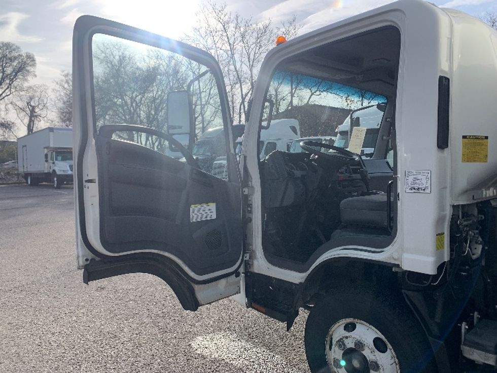 Light Duty Box Truck-Light and Medium Duty Trucks-Isuzu-2021-NPR-Nashville (Mount Juliet)-TN-150,378\n\t\tmiles-$ 34,750 - Image 16