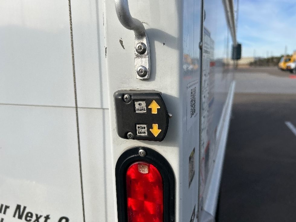 Light Duty Box Truck-Light and Medium Duty Trucks-Isuzu-2021-NPR-Phoenix-AZ-82,414\n\t\tmiles-$ 46,250 - Image 26