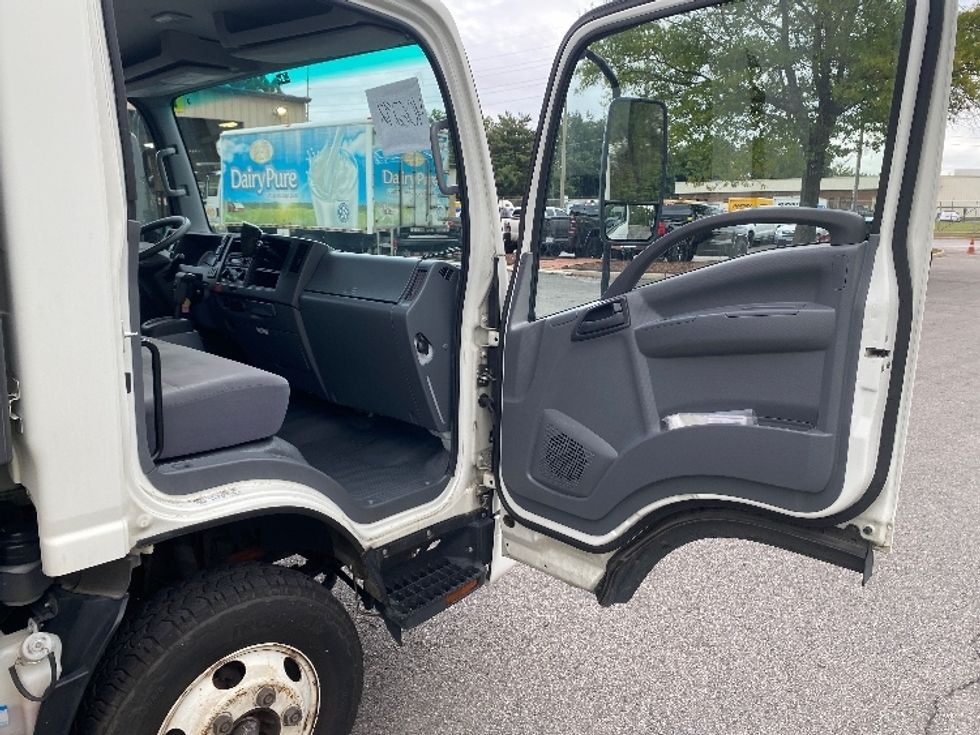 Light Duty Box Truck-Light and Medium Duty Trucks-Isuzu-2021-NPR-Salem-VA-141,990\n\t\tmiles-$ 36,250 - Image 20