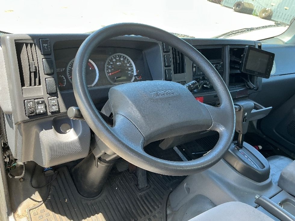 Light Duty Box Truck-Light and Medium Duty Trucks-Isuzu-2021-NPR-Springfield-MA-204,727\n\t\tmiles-$ 24,750 - Image 17