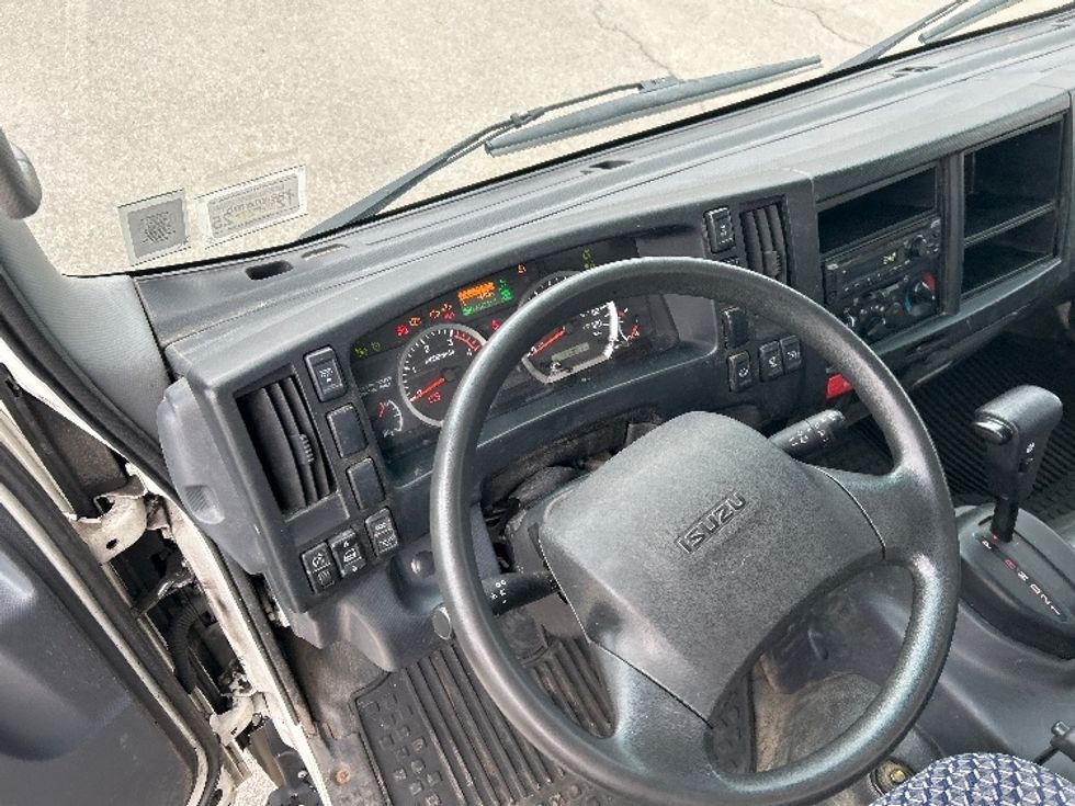 Light Duty Box Truck-Light and Medium Duty Trucks-Isuzu-2022-NPR-Albany-NY-175,284\n\t\tmiles-$ 29,500 - Image 18