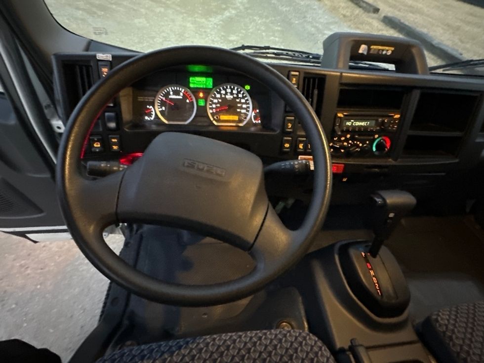 Light Duty Box Truck-Light and Medium Duty Trucks-Isuzu-2022-NPR-Baltimore-MD-39,210\n\t\tmiles-$ 54,250 - Image 17