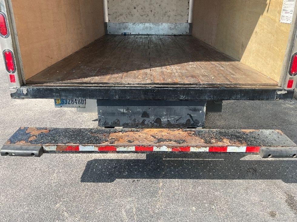 Light Duty Box Truck-Light and Medium Duty Trucks-Isuzu-2022-NPR-Birmingham-AL-277,232\n\t\tmiles-$ 29,000 - Image 9