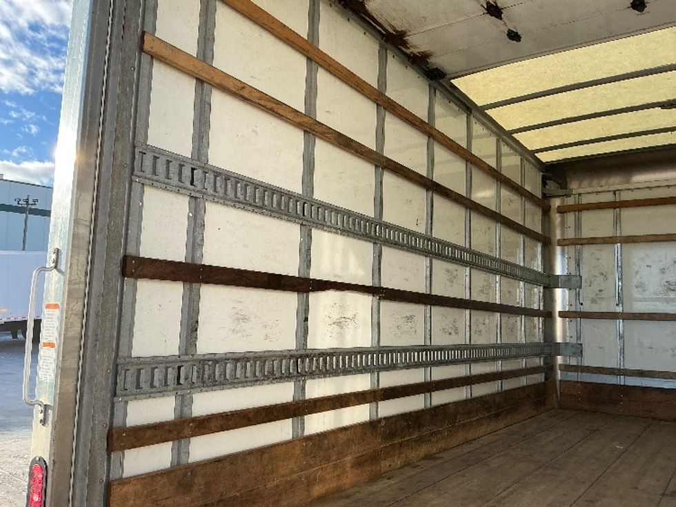 Light Duty Box Truck-Light and Medium Duty Trucks-Isuzu-2022-NPR-Calgary-AB-332,795\n\t\tkm-$ 31,250 - Image 11