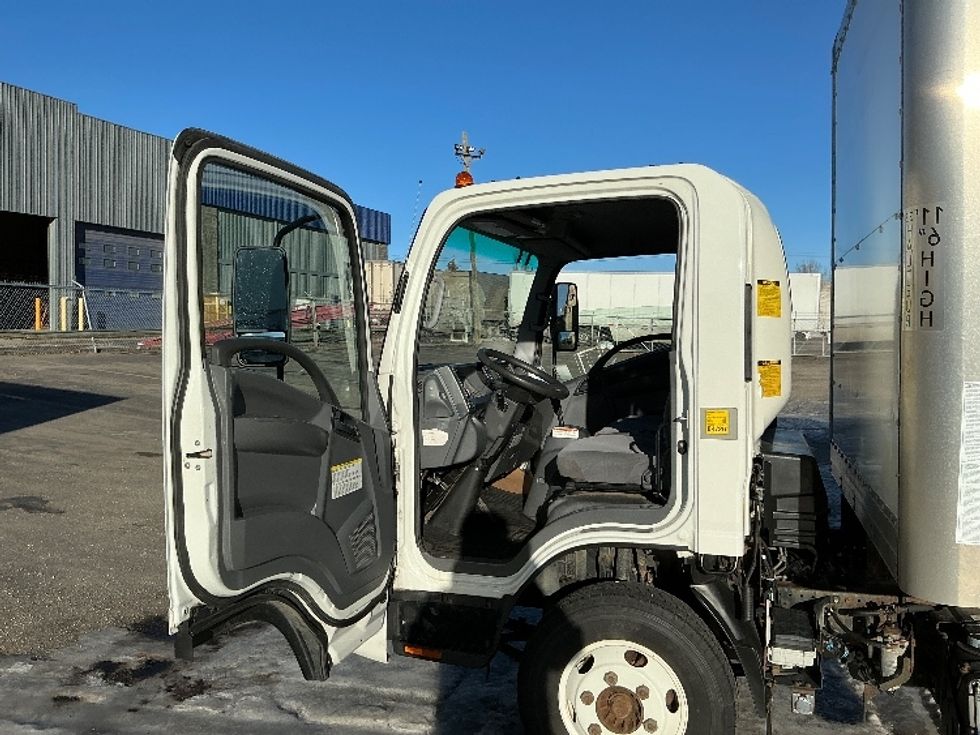 Light Duty Box Truck-Light and Medium Duty Trucks-Isuzu-2022-NPR-Calgary-AB-332,795\n\t\tkm-$ 31,250 - Image 16