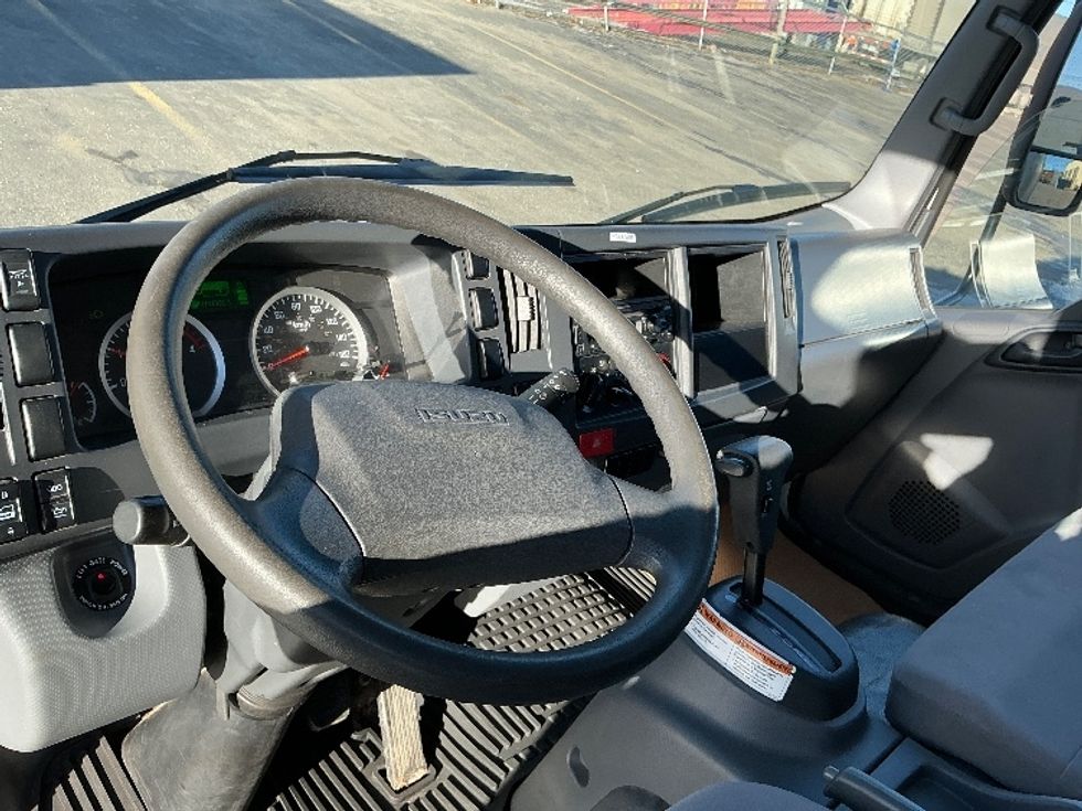 Light Duty Box Truck-Light and Medium Duty Trucks-Isuzu-2022-NPR-Calgary-AB-332,795\n\t\tkm-$ 31,250 - Image 17