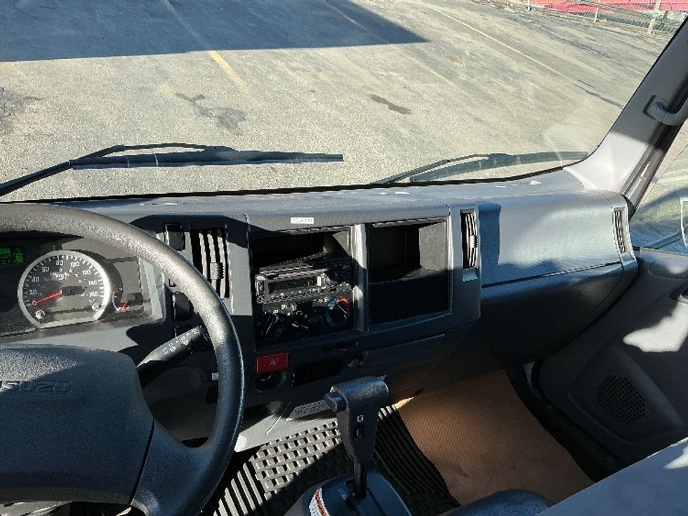 Light Duty Box Truck-Light and Medium Duty Trucks-Isuzu-2022-NPR-Calgary-AB-332,795\n\t\tkm-$ 31,250 - Image 18