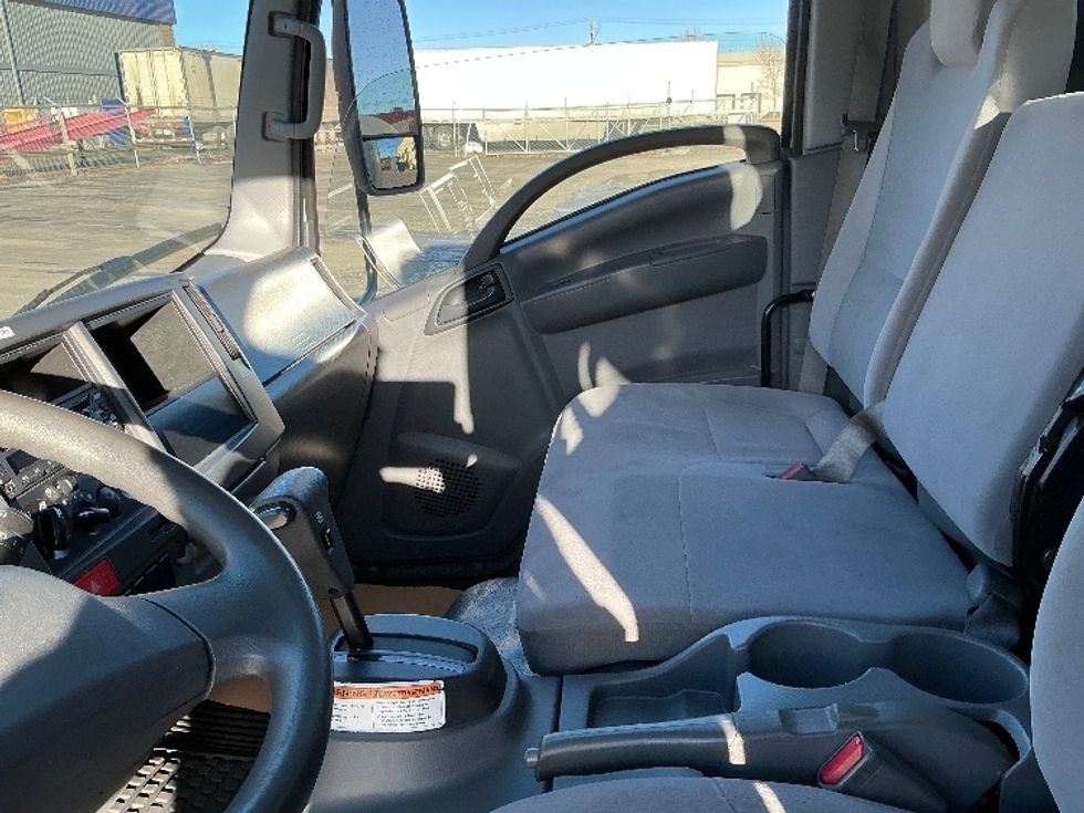 Light Duty Box Truck-Light and Medium Duty Trucks-Isuzu-2022-NPR-Calgary-AB-332,795\n\t\tkm-$ 31,250 - Image 19