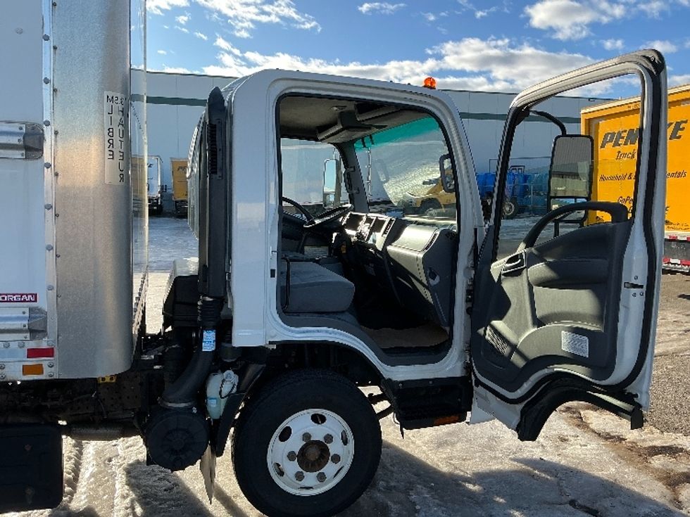 Light Duty Box Truck-Light and Medium Duty Trucks-Isuzu-2022-NPR-Calgary-AB-332,795\n\t\tkm-$ 31,250 - Image 20