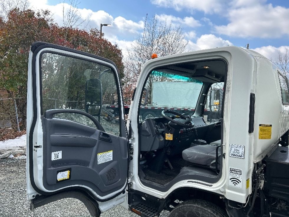 Light Duty Box Truck-Light and Medium Duty Trucks-Isuzu-2022-NPR-Charlottesville-VA-110,081\n\t\tmiles-$ 45,000 - Image 16