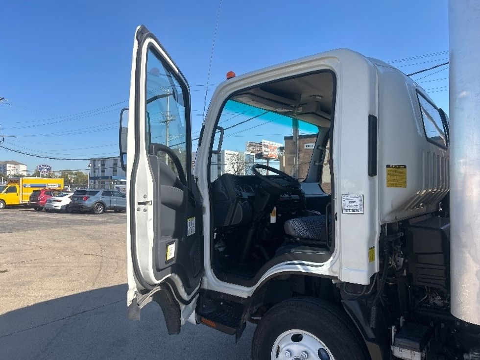 Light Duty Box Truck-Light and Medium Duty Trucks-Isuzu-2022-NPR-Chicago (Melrose Park)-IL-69,273\n\t\tmiles-$ 53,250 - Image 16