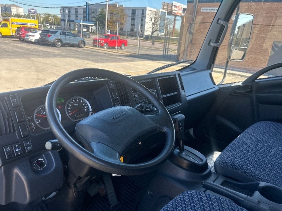 Light Duty Box Truck-Light and Medium Duty Trucks-Isuzu-2022-NPR-Chicago (Melrose Park)-IL-69,273\n\t\tmiles-$ 53,250 - Image 17