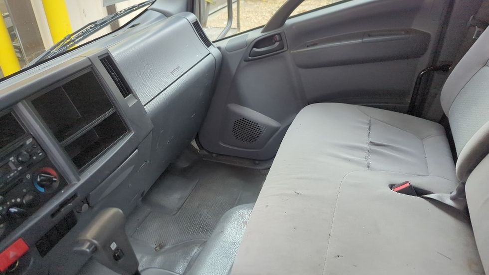 Light Duty Box Truck-Light and Medium Duty Trucks-Isuzu-2022-NPR-Duluth-GA-136,036\n\t\tmiles-$ 40,000 - Image 19