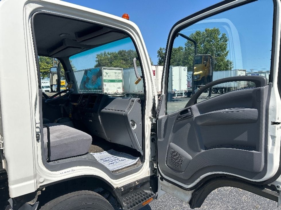 Light Duty Box Truck-Light and Medium Duty Trucks-Isuzu-2022-NPR EFI-Charlotte-NC-28,195\n\t\tmiles-$ 52,500 - Image 20