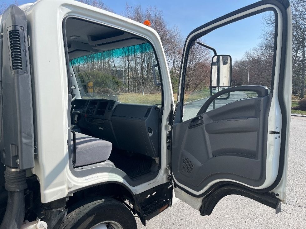 Light Duty Box Truck-Light and Medium Duty Trucks-Isuzu-2022-NPR EFI-Franklin-MA-68,387\n\t\tmiles-$ 40,750 - Image 20