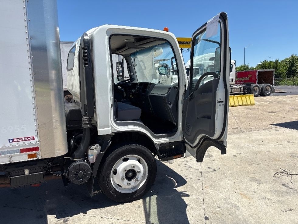 Light Duty Box Truck-Light and Medium Duty Trucks-Isuzu-2022-NPR EFI-Indianapolis-IN-114,662\n\t\tmiles-$ 38,000 - Image 16