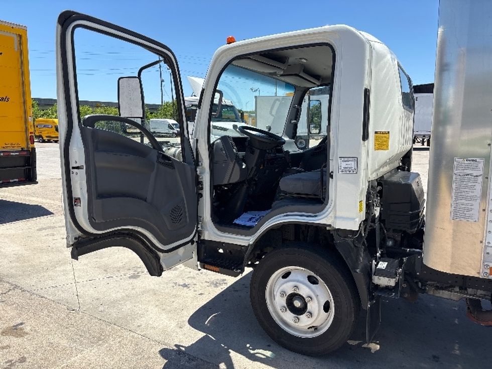 Light Duty Box Truck-Light and Medium Duty Trucks-Isuzu-2022-NPR EFI-Indianapolis-IN-114,662\n\t\tmiles-$ 38,000 - Image 17