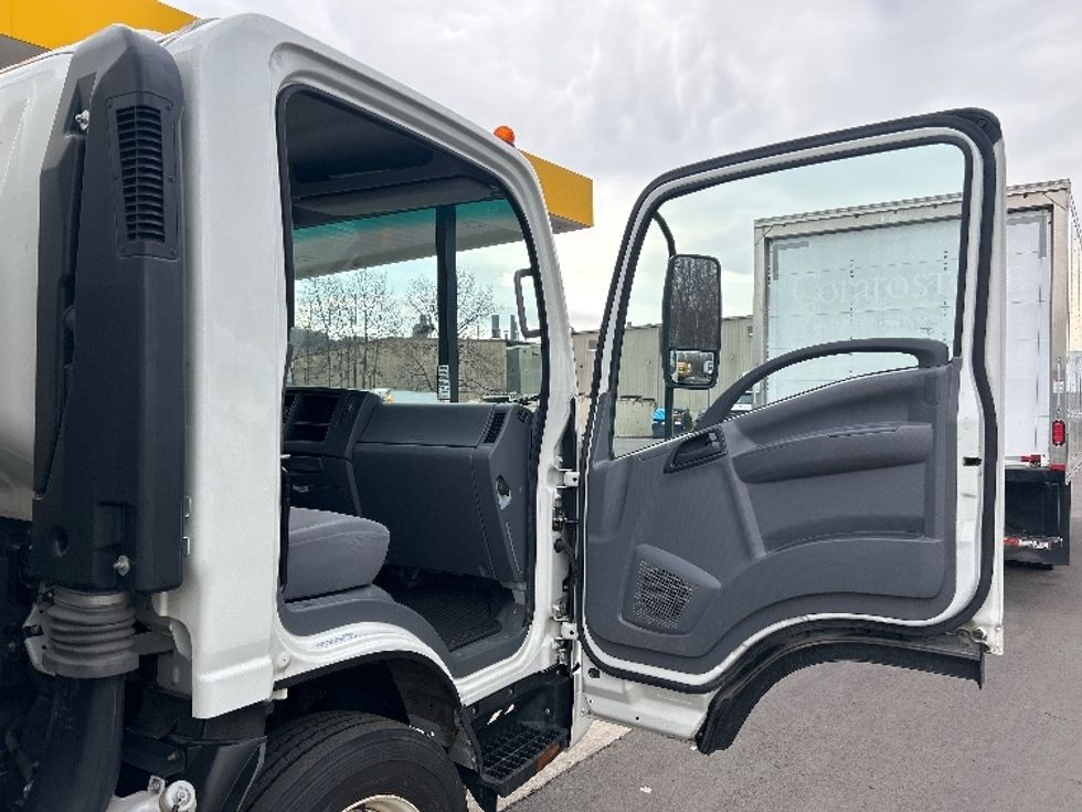 Light Duty Box Truck-Light and Medium Duty Trucks-Isuzu-2022-NPR EFI-Jessup-PA-139,182\n\t\tmiles-$ 35,500 - Image 19