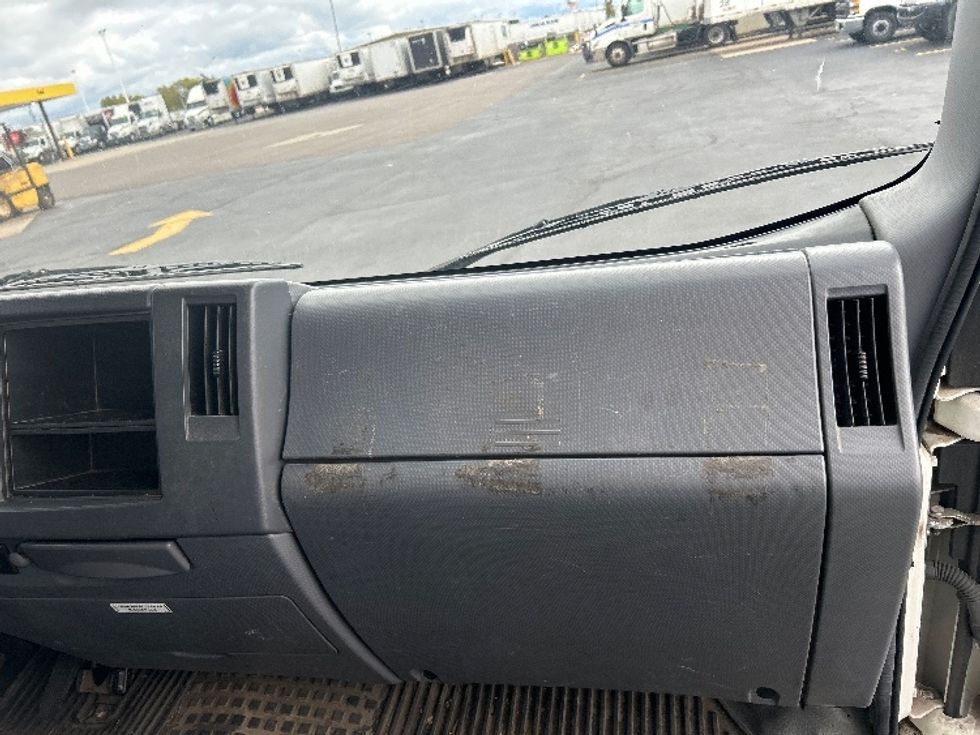 Light Duty Box Truck-Light and Medium Duty Trucks-Isuzu-2022-NPR EFI-Milwaukee-WI-144,306\n\t\tmiles-$ 35,000 - Image 21