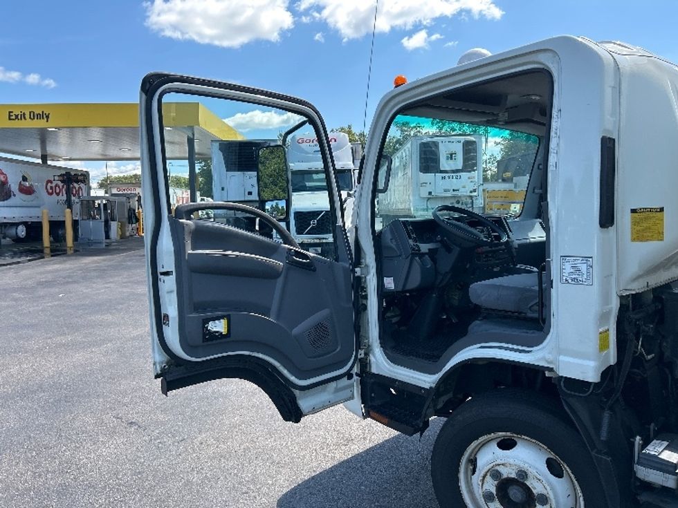 Light Duty Box Truck-Light and Medium Duty Trucks-Isuzu-2022-NPR EFI-Norton-MA-111,903\n\t\tmiles-$ 35,500 - Image 15