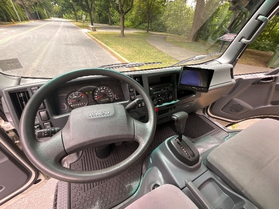 Light Duty Box Truck-Light and Medium Duty Trucks-Isuzu-2022-NPR EFI-Reading-PA-142,323\n\t\tmiles-$ 34,750 - Image 17