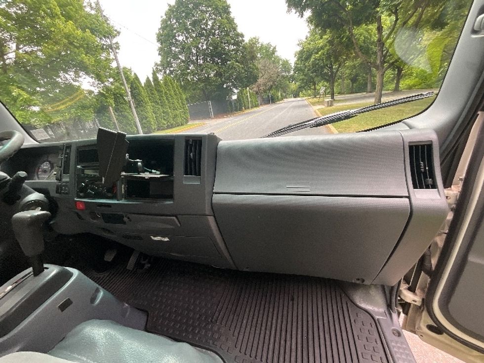 Light Duty Box Truck-Light and Medium Duty Trucks-Isuzu-2022-NPR EFI-Reading-PA-142,323\n\t\tmiles-$ 34,750 - Image 21