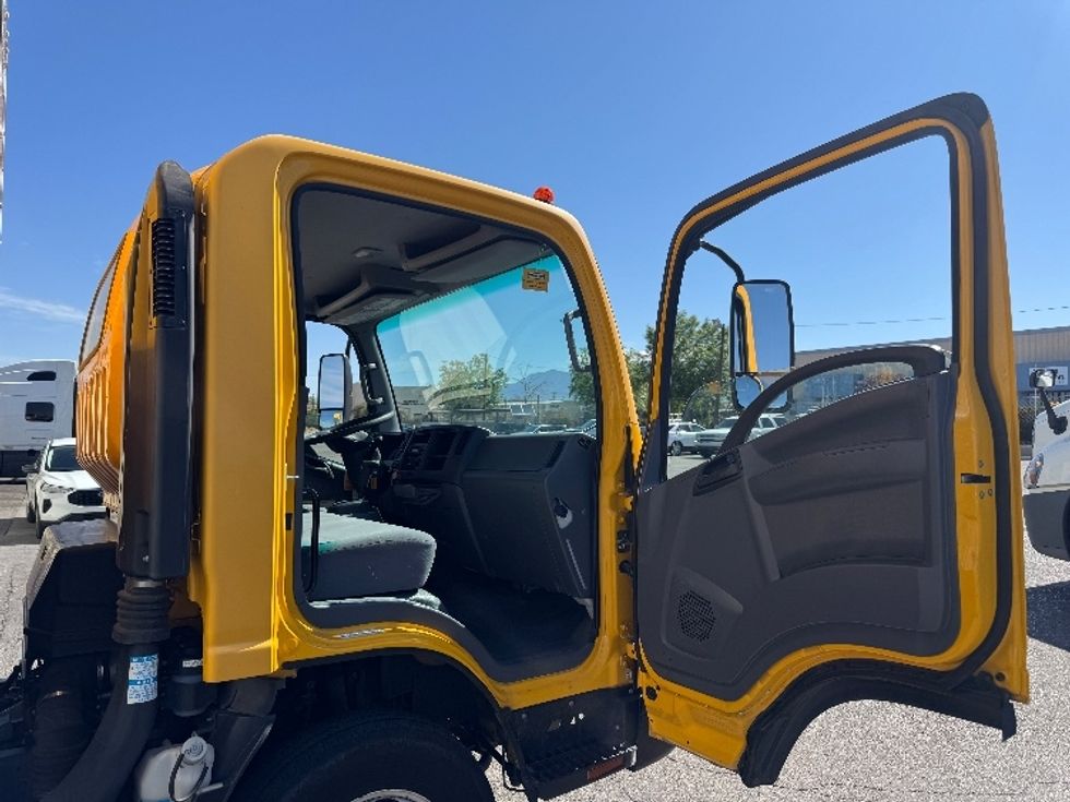 Light Duty Box Truck-Light and Medium Duty Trucks-Isuzu-2022-NPR-El Paso-TX-108,099\n\t\tmiles-$ 42,750 - Image 15