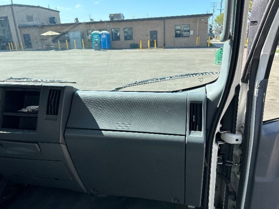 Light Duty Box Truck-Light and Medium Duty Trucks-Isuzu-2022-NPR-Fresno-CA-144,126\n\t\tmiles-$ 41,500 - Image 21