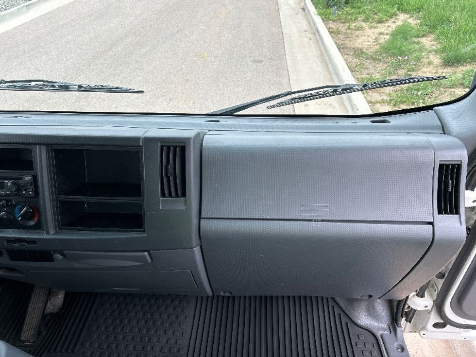 Light Duty Box Truck-Light and Medium Duty Trucks-Isuzu-2022-NPR-Greeley-CO-65,368\n\t\tmiles-$ 56,750 - Image 21