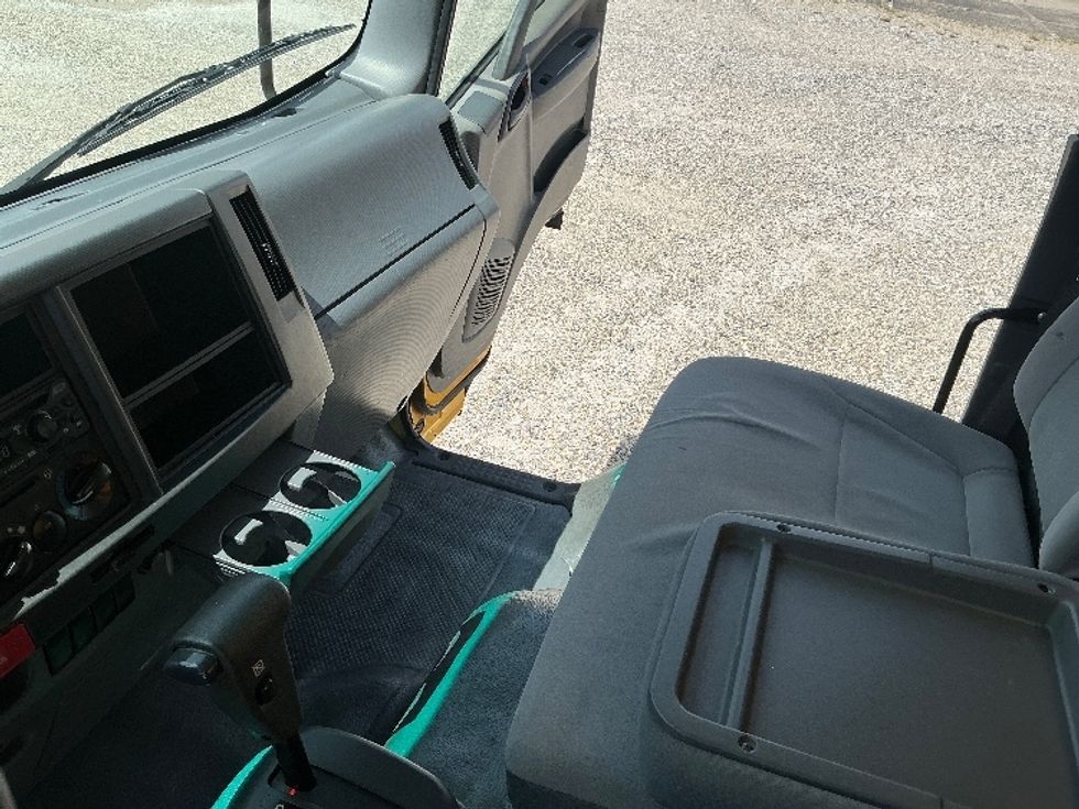 Light Duty Box Truck-Light and Medium Duty Trucks-Isuzu-2022-NPR-Gulfport-MS-96,346\n\t\tmiles-$ 44,750 - Image 19