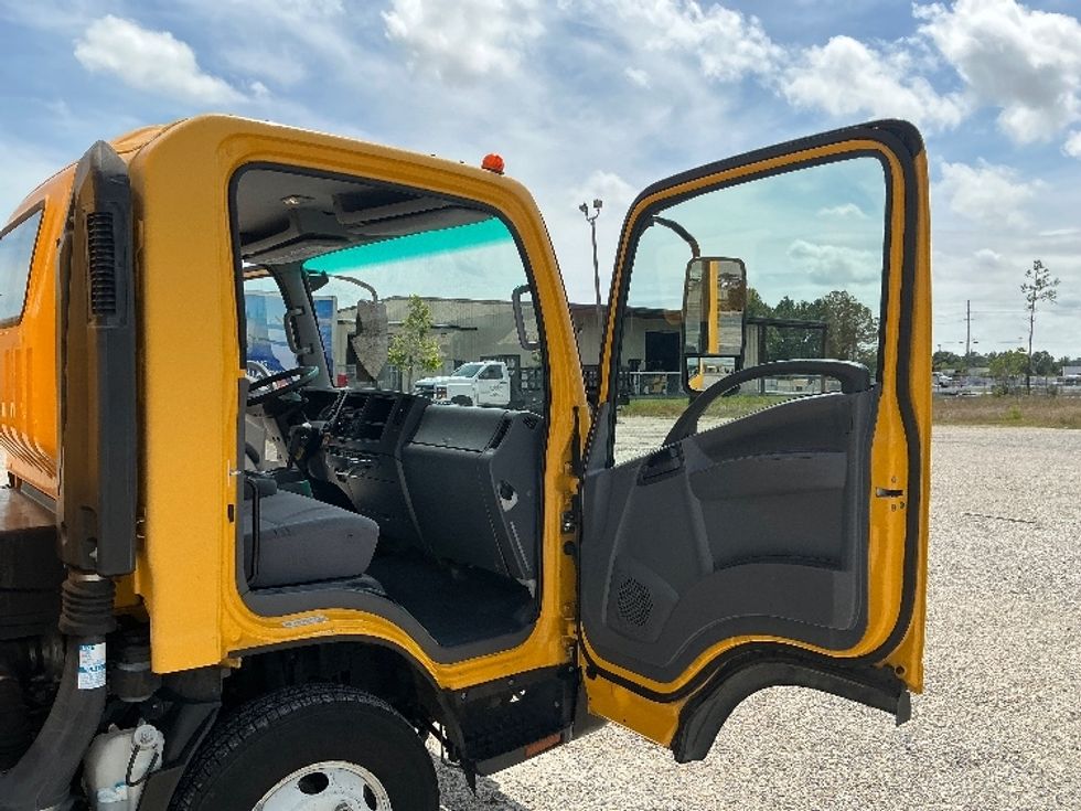 Light Duty Box Truck-Light and Medium Duty Trucks-Isuzu-2022-NPR-Gulfport-MS-96,346\n\t\tmiles-$ 44,750 - Image 20