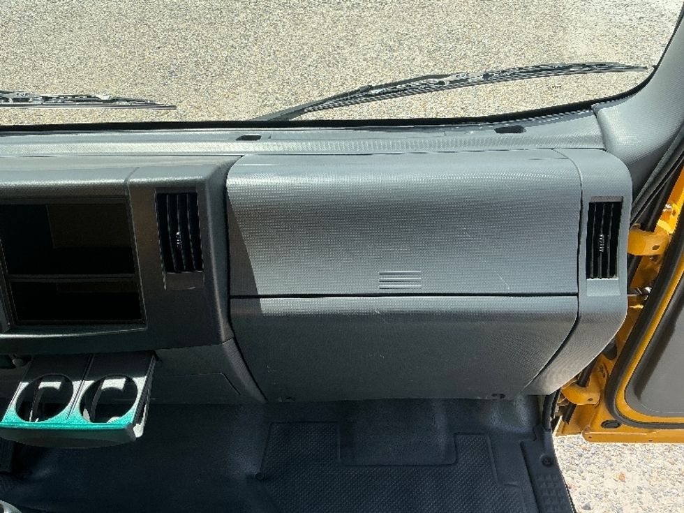 Light Duty Box Truck-Light and Medium Duty Trucks-Isuzu-2022-NPR-Gulfport-MS-96,346\n\t\tmiles-$ 44,750 - Image 21